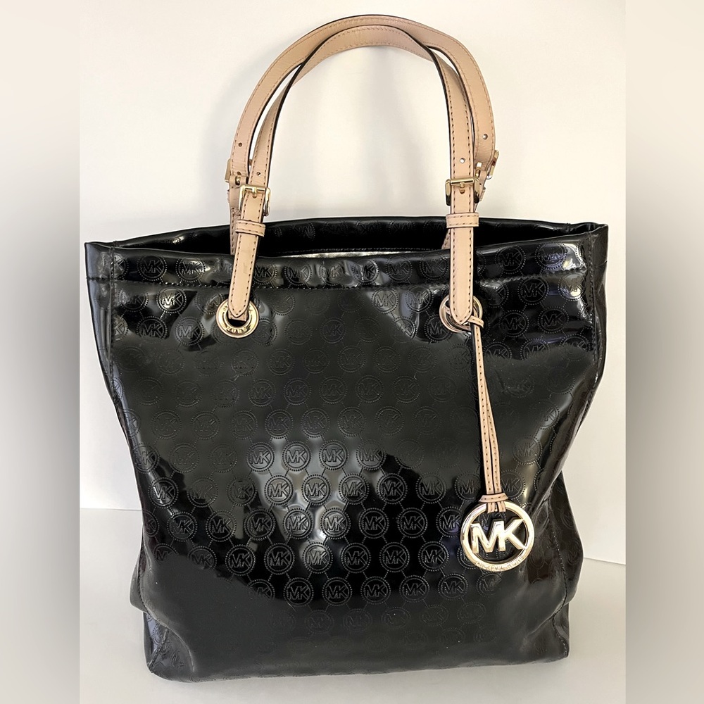 Michael Kors Black Patten Leather Signature Jet Set Bag. Like New Used 1x